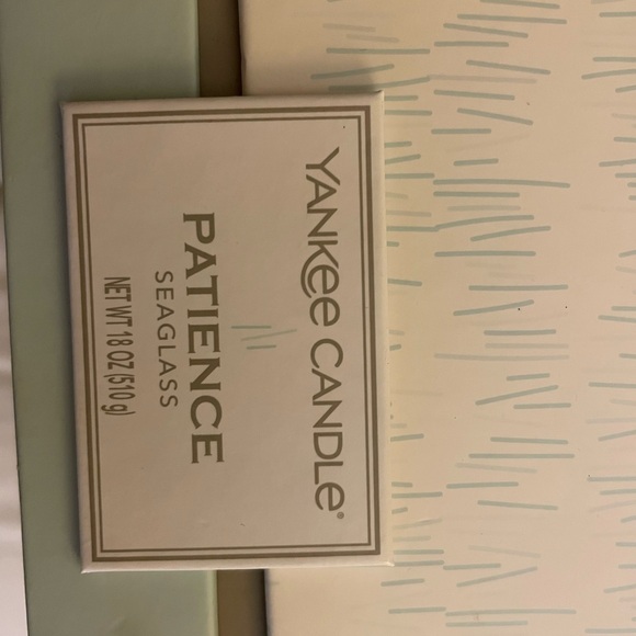 Yankee Candle Seaglass Scented Candle, New In Box - Picture 2 of 4